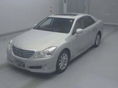 Toyota CROWN  с аукциона в Японии