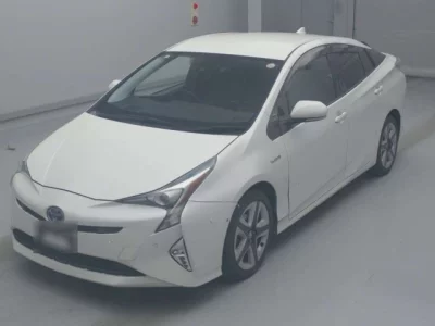Toyota PRIUS  с аукциона в Японии