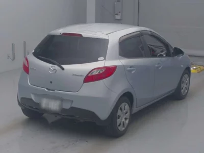 Mazda DEMIO  с аукциона в Японии