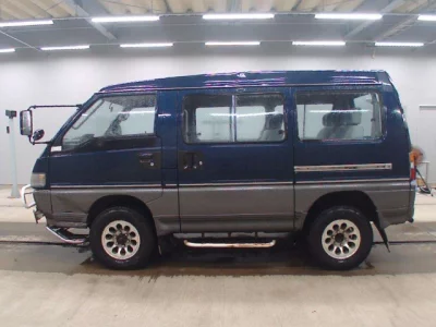 Mitsubishi DELICA WAGON