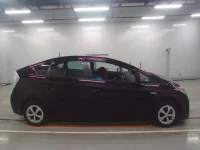 Toyota PRIUS лот № 30097 оценка 3.5  с аукциона в Японии 2