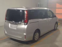 Toyota NOAH лот № 6104 оценка 3.5  с аукциона в Японии 1