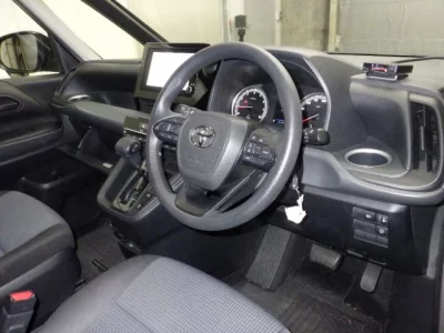 Toyota NOAH  с аукциона в Японии