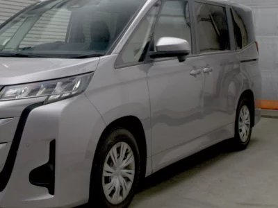 Toyota NOAH  с аукциона в Японии