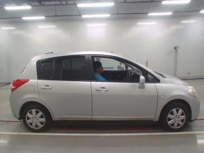 Nissan TIIDA  с аукциона в Японии