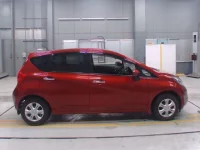 Nissan NOTE лот № 30041 оценка 5  с аукциона в Японии 2
