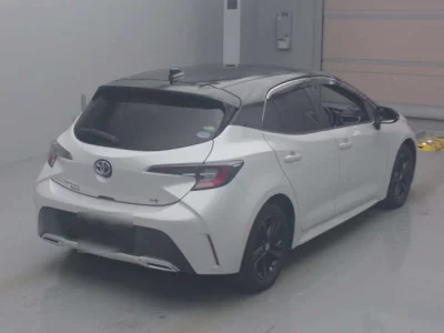 Toyota COROLLA SPORT  с аукциона в Японии