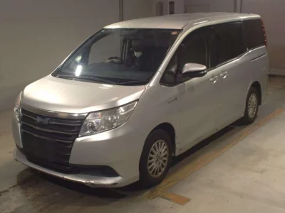Toyota NOAH  с аукциона в Японии