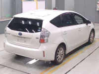 Toyota PRIUS ALPHA лот № 30053 оценка 3.5  с аукциона в Японии 1