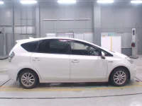 Toyota PRIUS ALPHA лот № 30053 оценка 3.5  с аукциона в Японии 2
