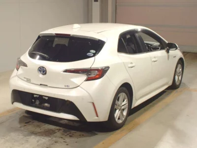 Toyota COROLLA SPORT  с аукциона в Японии