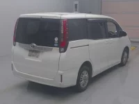 Toyota NOAH лот № 492 оценка RA  с аукциона в Японии 1