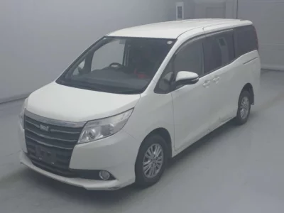 Toyota NOAH  с аукциона в Японии