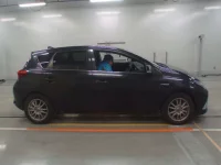 Toyota AURIS лот № 30121 оценка 4  с аукциона в Японии 2