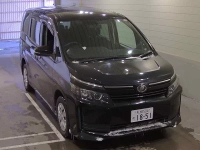 Toyota VOXY  с аукциона в Японии