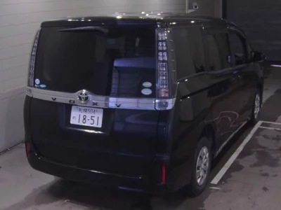 Toyota VOXY  с аукциона в Японии