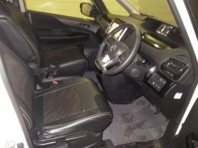 Nissan SERENA  с аукциона в Японии