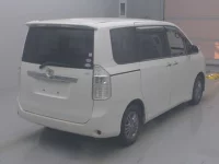 Toyota NOAH лот № 502 оценка 4  с аукциона в Японии 1