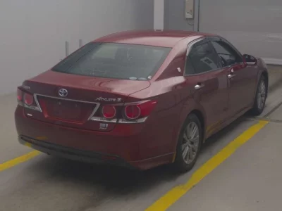 Toyota CROWN  с аукциона в Японии
