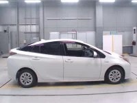 Toyota PRIUS лот № 30074 оценка 4  с аукциона в Японии 2