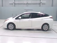 Toyota PRIUS лот № 30074 оценка 4  с аукциона в Японии 3
