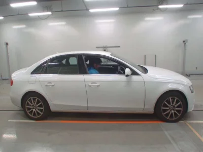 Audi A4  с аукциона в Японии