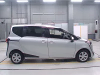 Toyota SIENTA лот № 30077 оценка R  с аукциона в Японии 2