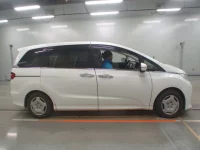 Honda ODYSSEY лот № 10671 оценка 3.5  с аукциона в Японии 2