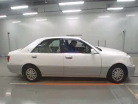 Toyota CROWN лот № 10676 оценка 4  с аукциона в Японии 2