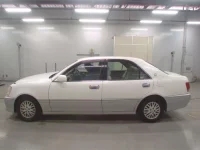 Toyota CROWN лот № 10676 оценка 4  с аукциона в Японии 3