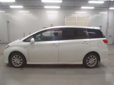 Toyota WISH  с аукциона в Японии
