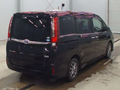 Toyota ESQUIRE  с аукциона в Японии