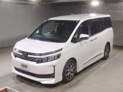 Toyota VOXY  с аукциона в Японии