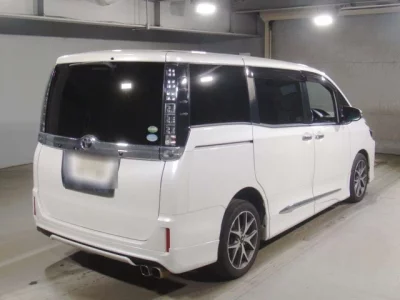 Toyota VOXY  с аукциона в Японии