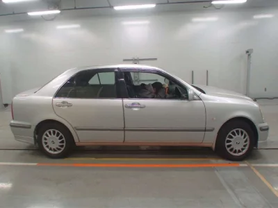 Toyota PROGRES  с аукциона в Японии