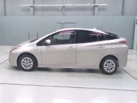 Toyota PRIUS лот № 30085 оценка RA  с аукциона в Японии 3