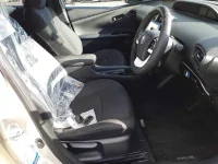 Toyota PRIUS лот № 30085 оценка RA  с аукциона в Японии 7