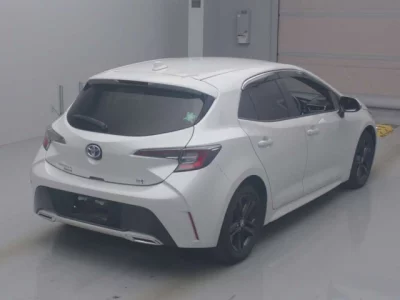 Toyota COROLLA SPORT  с аукциона в Японии