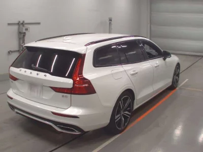 Volvo V60  с аукциона в Японии