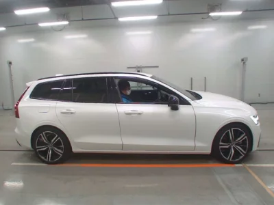 Volvo V60  с аукциона в Японии