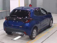 Toyota YARIS лот № 30089 оценка 3.5  с аукциона в Японии 1