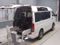 Toyota HIACE VAN лот № 30098 оценка 3.5  с аукциона в Японии 1