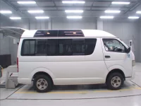 Toyota HIACE VAN лот № 30098 оценка 3.5  с аукциона в Японии 2