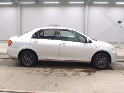 Toyota COROLLA AXIO  с аукциона в Японии