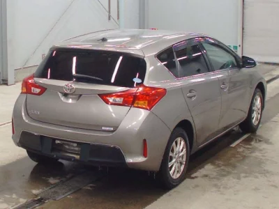 Toyota AURIS  с аукциона в Японии