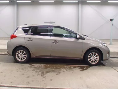 Toyota AURIS  с аукциона в Японии