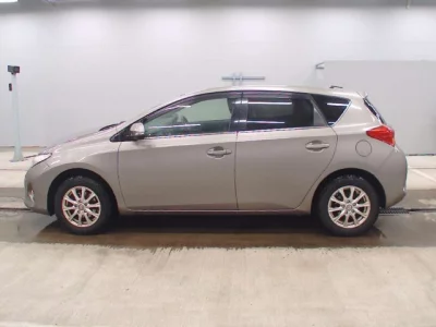 Toyota AURIS  с аукциона в Японии