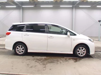 Toyota WISH  с аукциона в Японии