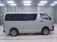Toyota HIACE VAN лот № 30105 оценка 3.5  с аукциона в Японии 2