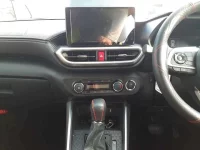 Toyota RAIZE лот № 30113 оценка R  с аукциона в Японии 8